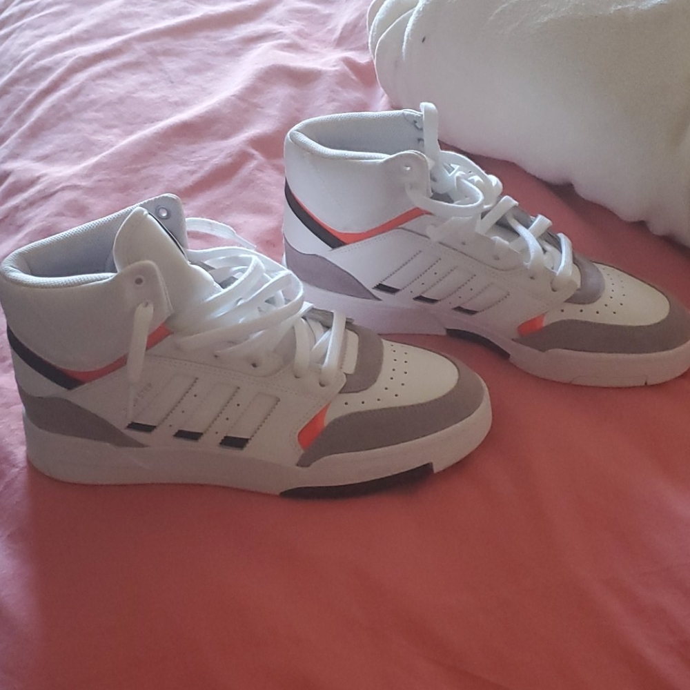 Sneakers - Picture 3 of 4